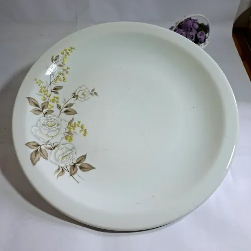 Prato de Porcelana Grossa com Flores Brancas 25cm