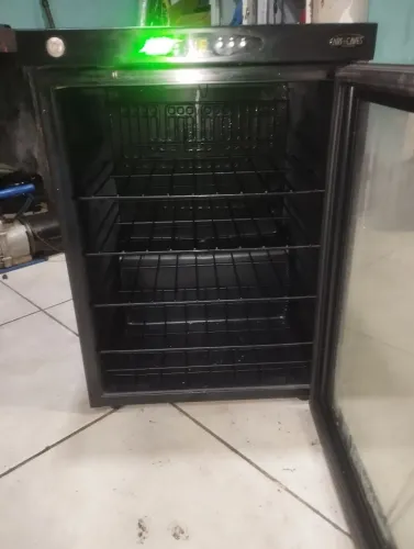 Adega de vinho 110v funcionando perfeitamente
