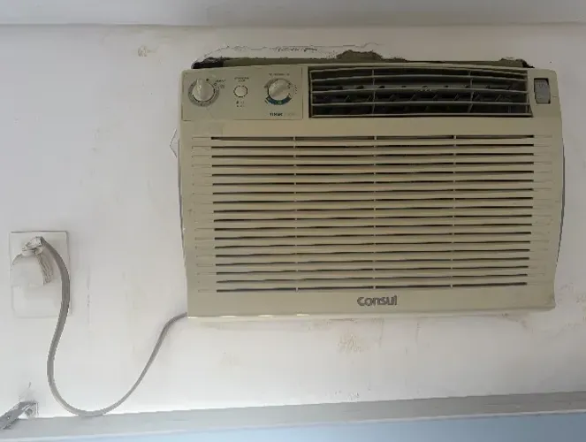 Ar-Condicionado Janela 7500 BTUs Frio 220V 7.500 BTUs 220V CCX07