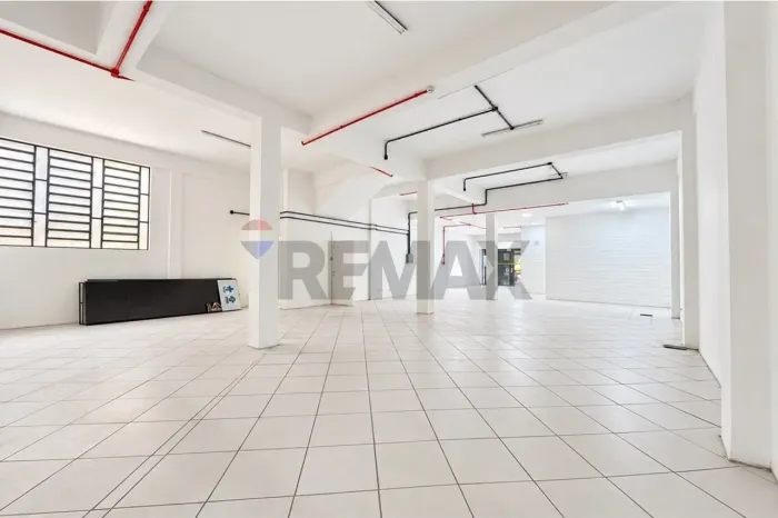 EXCELENTE PONTO COMERCIAL PARA LOCAÇÃO NA AVENIDA PRESIDENTE VARGAS!