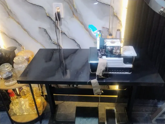 Máquina de costura overloque industrial toda ok. Entrega grátis 