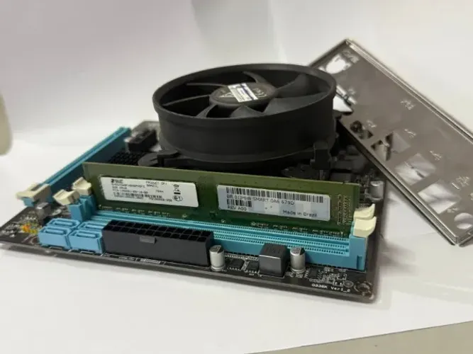 Placa mãe i3 de 1°geração com 2GB