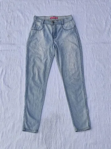 Calça jeans clara
