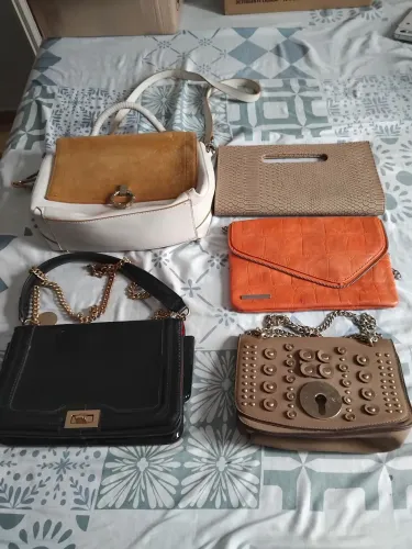 Bolsas usadas ( só  20 reais cada)