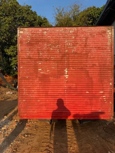 Vende se baú de caminhão toco