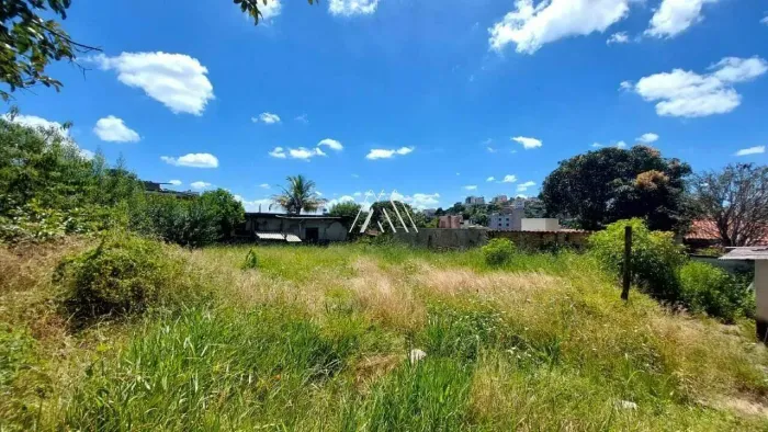 Vendo lote em Itaúna com ótima localização!