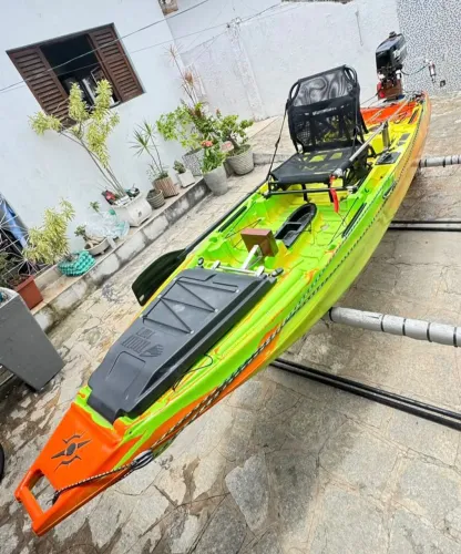 Caiaque IRON 1187 com motor Toyama 2.6