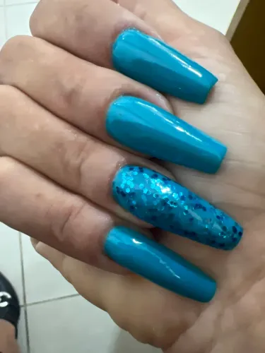 Manicure, salão com movimento