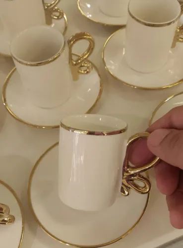 Xícara em porcelana com dourado + pires 90ml