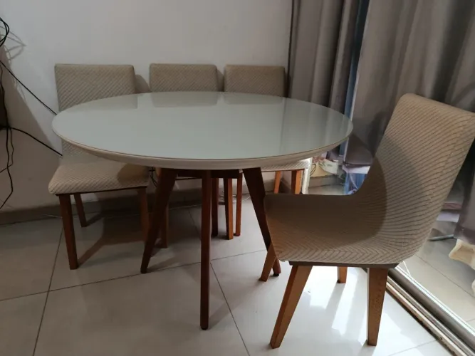 Conjunto mesa e 4 cadeiras