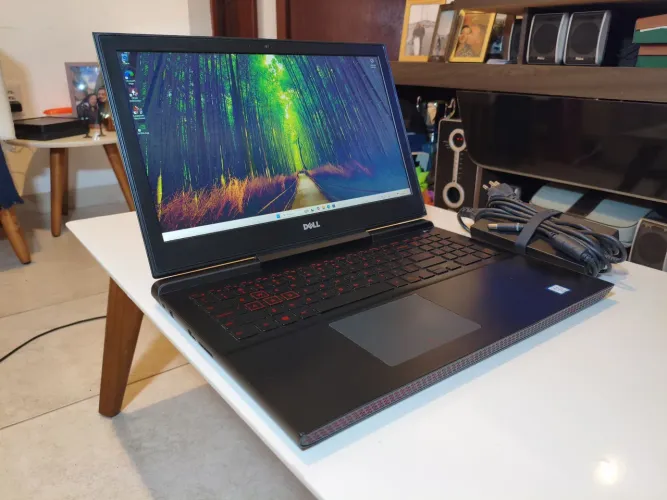 Notebook Dell Intel i7 HQ, 12GB RAM, SSD 256GB+1TB HD, NVidia GTX1050ti, Tela 15,6 FullHD
