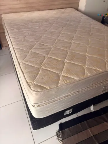 Vendo uma cama Queen size