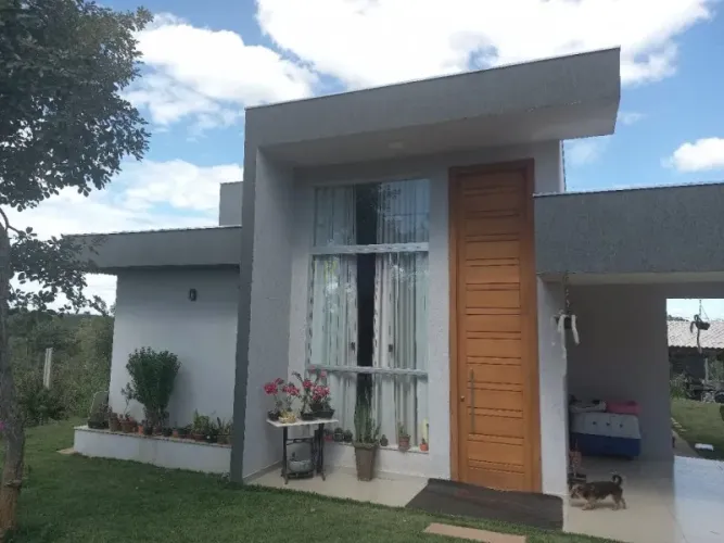 SITIO EM CONDOMINIO FECHADO