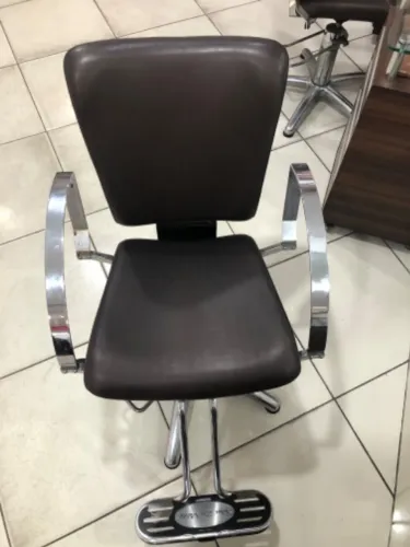 Cadeiras e lavatórios para Salão de Beleza