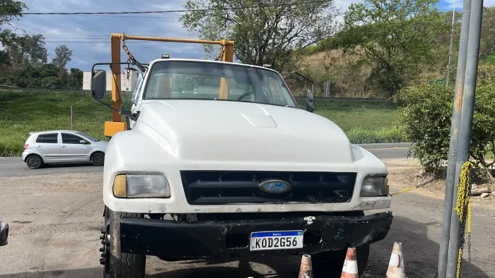 CAMINHÃO F12.000 POLI 1996
