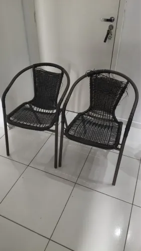 Mesa com duas cadeiras