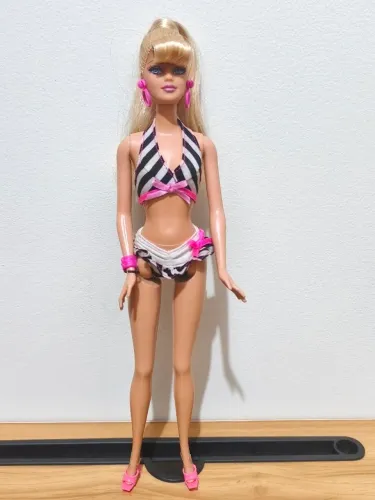 Barbie Then and Now 1959-2009 50th incompleta