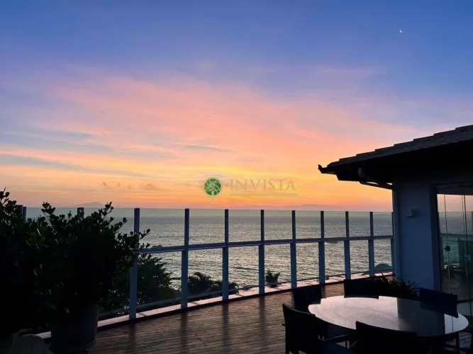 Cobertura Duplex com 4 suítes, Vista Mar e 3 vagas - Cacupé, em Florianópolis.