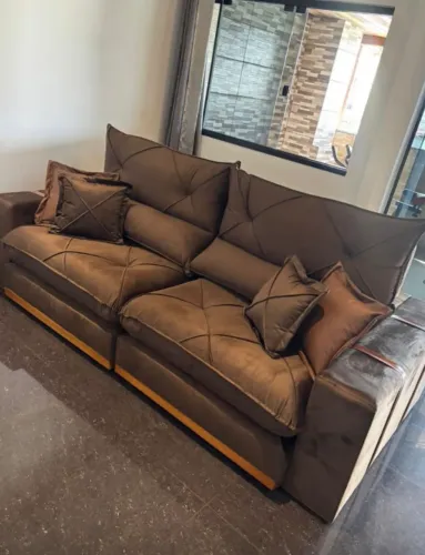 Sofá 2.10 cm  com molas ensacadas 