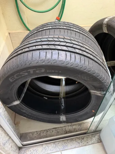 Vendo 4 pneus Kumho 215 X 55 R17