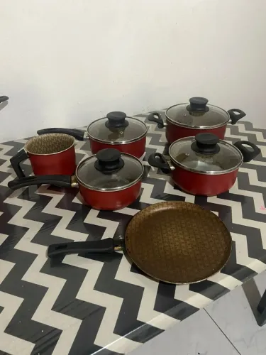 KIT DE PANELAS - O VERMELHO COM TAMPA DE VIDRO É TRAMONTINA