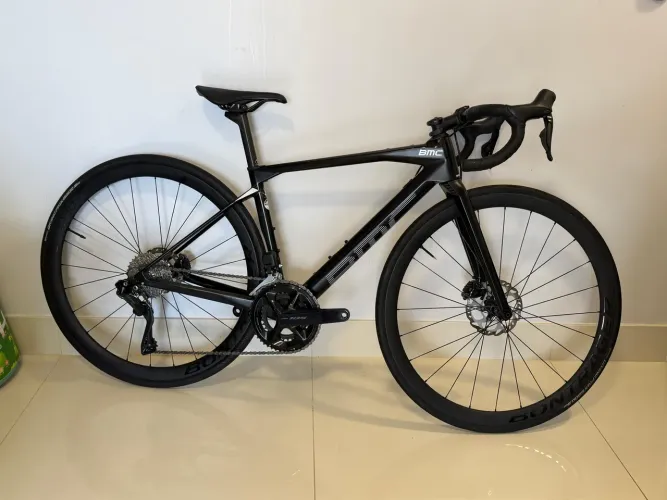 Bicicleta BMC Roadmachine Five