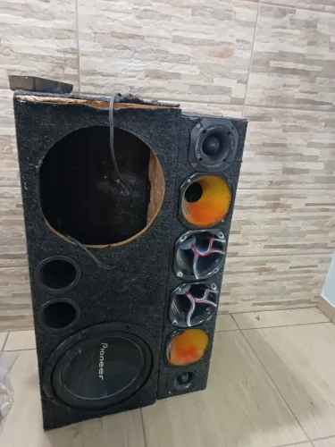Caixa de som com sub pioneer com cornetas, funcionando perfeitamente R$300,00 