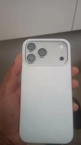Troco iPhone 14 pro Max e um moto G73 no iPhone 15 pro ou 16E