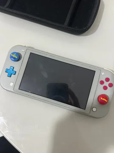 Nintendo Switch Lite Pokémon desbloqueado