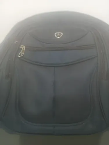 Mochilas Marrom, Azul escuro e pretade 30, 40 e 60 reais.