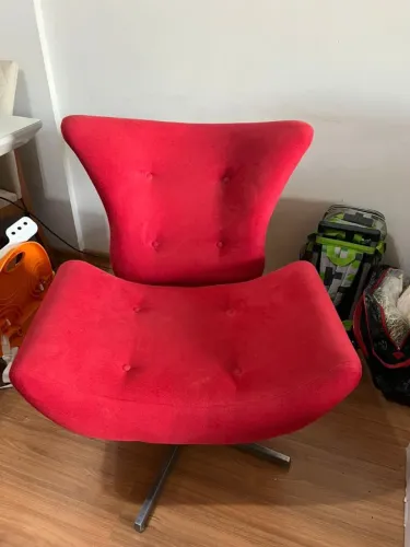Poltrona Estofada Vermelha para Sala ou Escritório