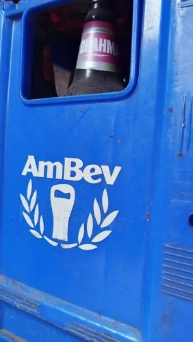 Grades de cerveja litrão e litrinho.