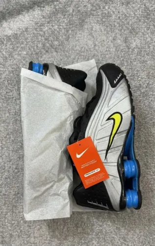 NIKE SHOX R4 ?