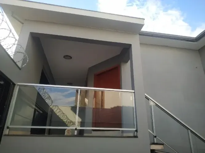Casa confortável, localização central para morar bem ou investir