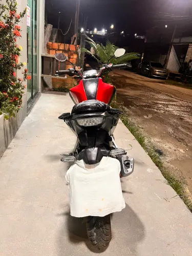 Moto CB300F 2023