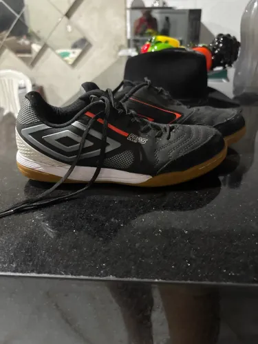 Chuteira de futsal umbro pro5