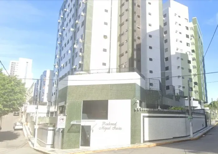 Apartamento em Barro Vermelho, 3/4, uma cozinha com área de serviço, sala de jantar...