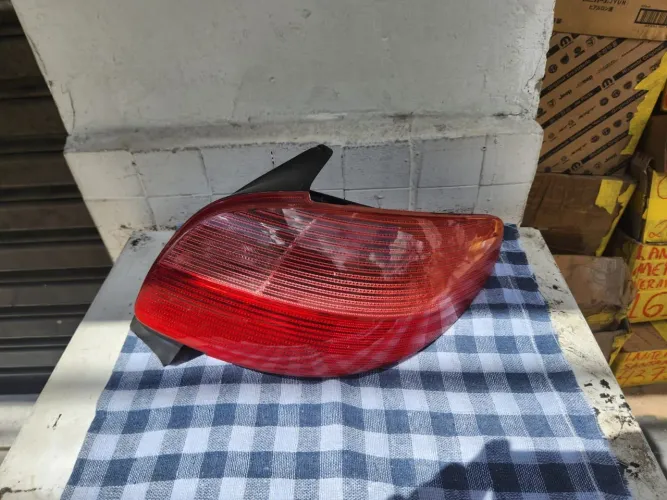 Lanterna direita Peugeot 206 99/06 original