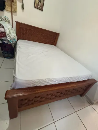 Cama de casal Madeira maciça