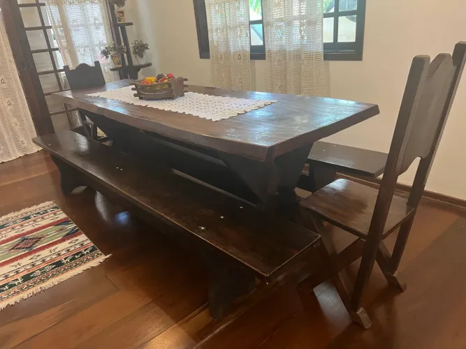 Mesa rustica grande de madeira