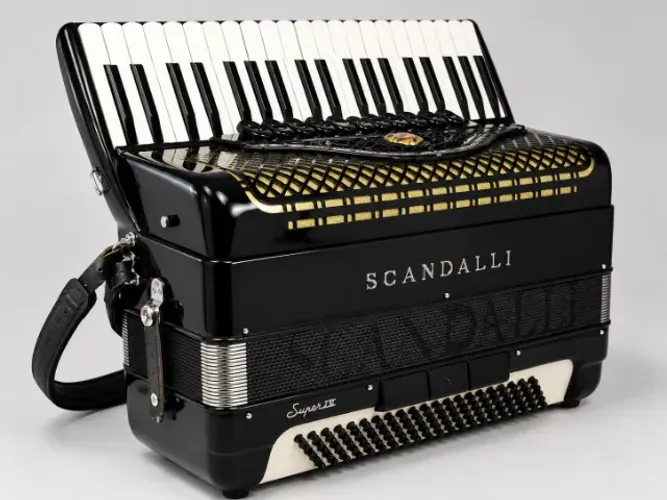 Acordeon SCANDALLI SUPER IV Cordovox?