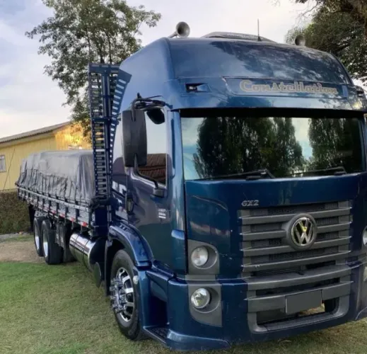 vw 24250 azul 2011/12 constellation 6x2 carroceria 8,5m