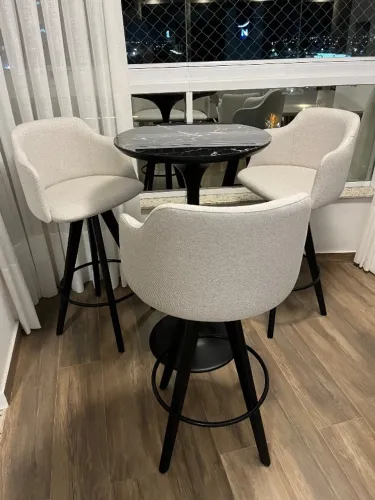 Mesa Bistro com 3 banquetas