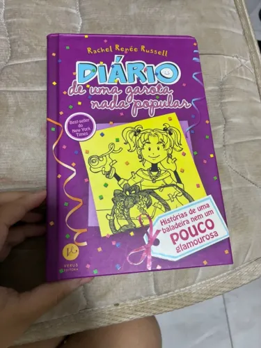 DIÁRIO DE UMA GAROTA NADA POPULAR - DOIS LIVROS.