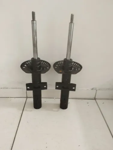 Vendo par de amortecedor dianteiro preparado pra quem gosta de carro baixo 
