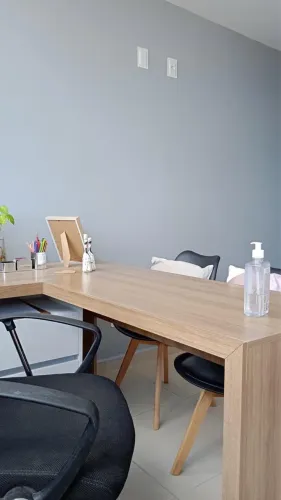 Mesa de escritório em L