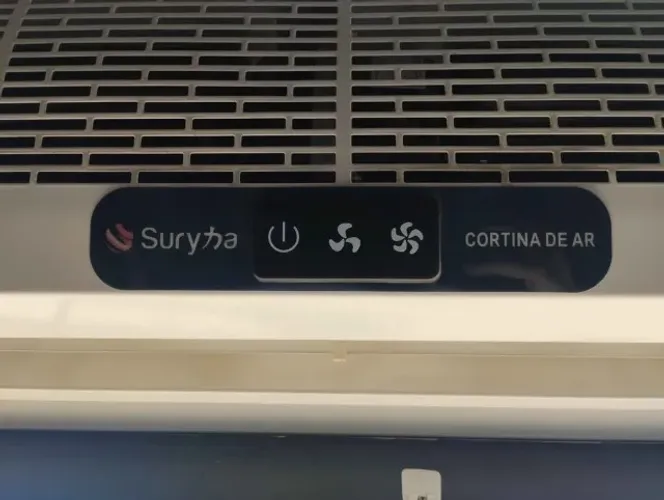 Cortina de Ar Suryha 120cm 220V - Apenas 6 Meses de Uso (Com Controle e Suporte)