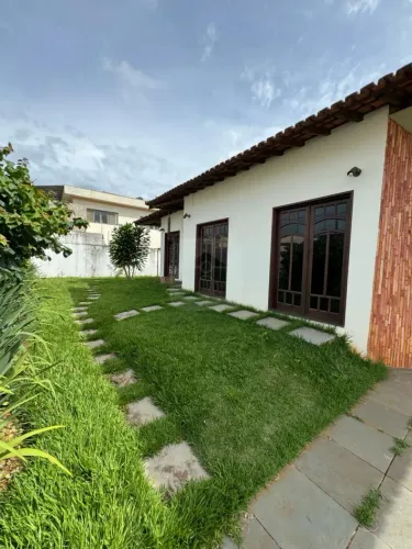 Casa para venda no Centro de Araguari.