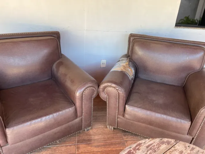 Poltronas de couro 