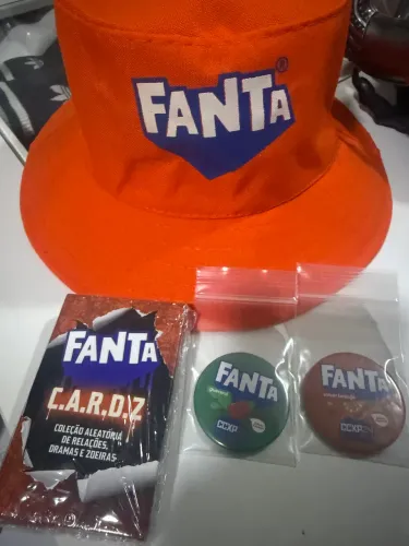 Kit Fanta laranja: 2 bottom ccxp , 1 bucket e 1 jogo